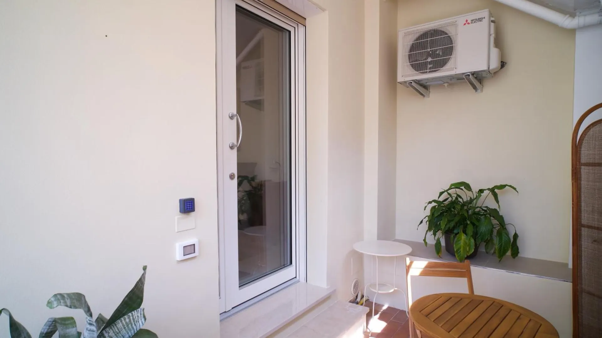 לינה וארוחת בוקר סאלו Colibri